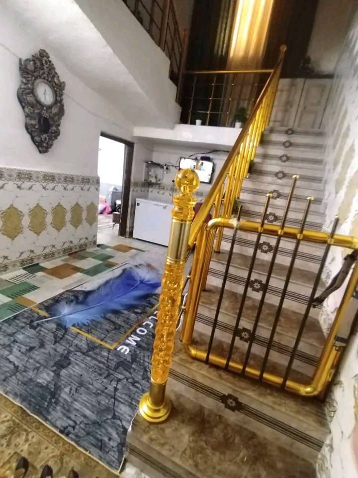 السلام عليكم 
دار للبيع مساحه ١٤٠م طابو صرف البيت على ساحه ونظيف جدا.. موقع أبي غرق..حي الجواد قرب جامع المتقين خلف مجمع سيد عقيل 
السعر 67 للشراي السعر جدا مناسب 
نستقبل كافه العروض 
للاستفسار *********** مكتب حجي سيف
