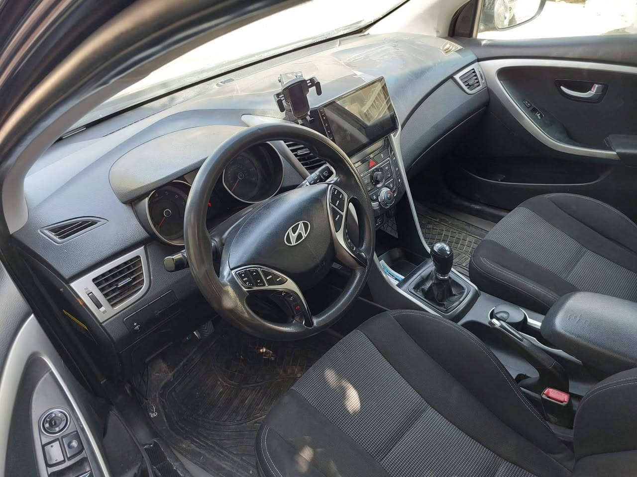 هونداي النترا هاج باك موديل 2016 كير عادي 6نمر  السياره نظيفه وارد امريكي لبل واحد سياره جاهزه بدون اي نقص ضررها الجاملغ الامامي جهه السايق باسمي رقم بغداد دولي رايدها ب86 ورقه مكاني البياع للاستفسار الاتصال على الرقم ***********
