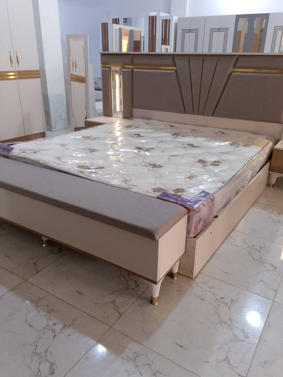 غرف نوم تركي 9قطع الشراي يتصل ***********
