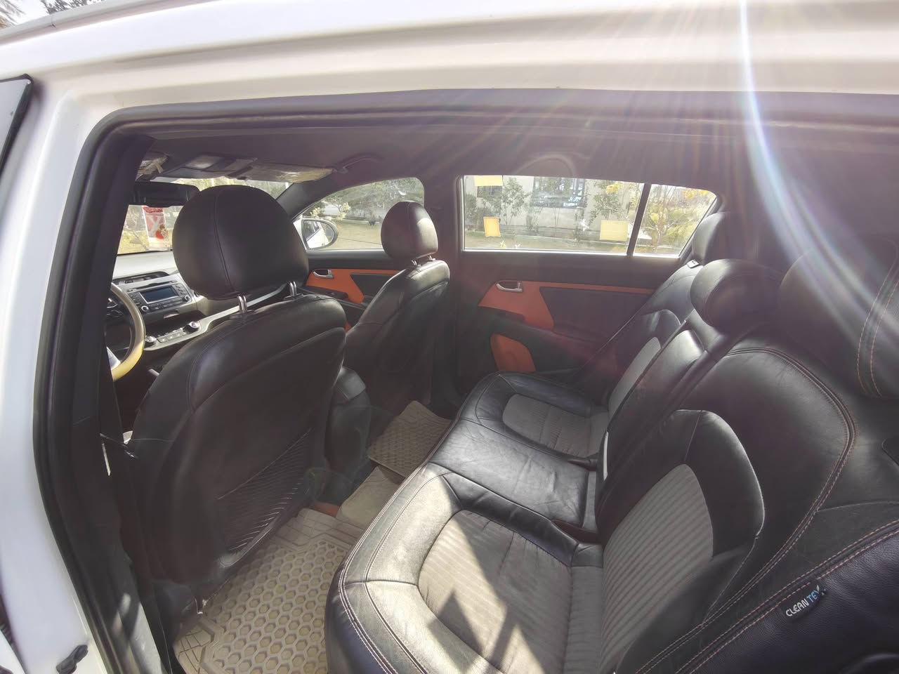 سبورتج 2013
رقم دهوك 
محرك 2000 جديد قبل شهر شاده
السياره جاهزه من كلشي
صبغ شي قليل بالبنيد والبقيه مكفول كما موضح بالسونار المرفق مع الصور
السعر 140 وبيه مجال قليل
الاتصال***********
