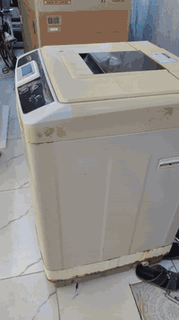 غساله اوتوماتيك تشتغل بس ماتفتر نوعيه ليكسل مثل ماوضح بالفديو مبدل العقل *********** مكاني الجنينه الي يريده بالخدمه سعرها 50الف
