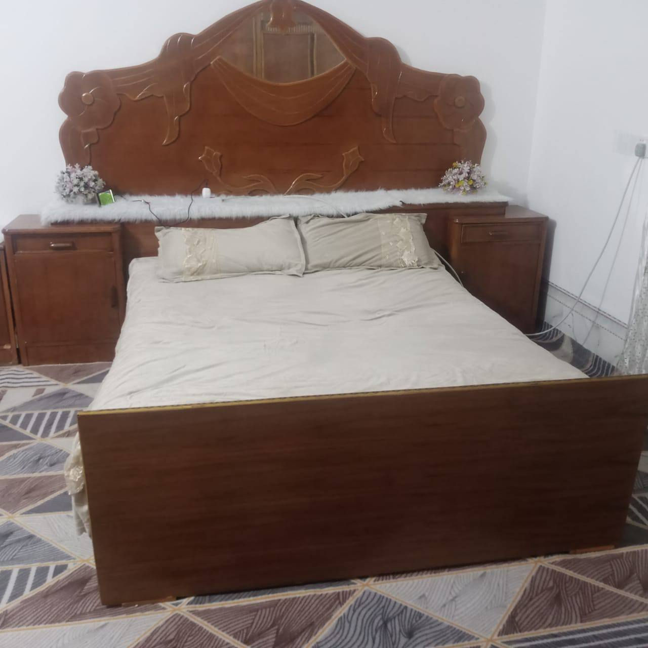 للبيع  العنوان حله اطفيل السعر700 و بيها مجال ***********
