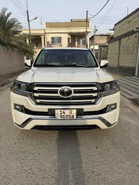 لاندكروزر GXR • ٢٠١٧ • ٧٦٠٠٠ كم