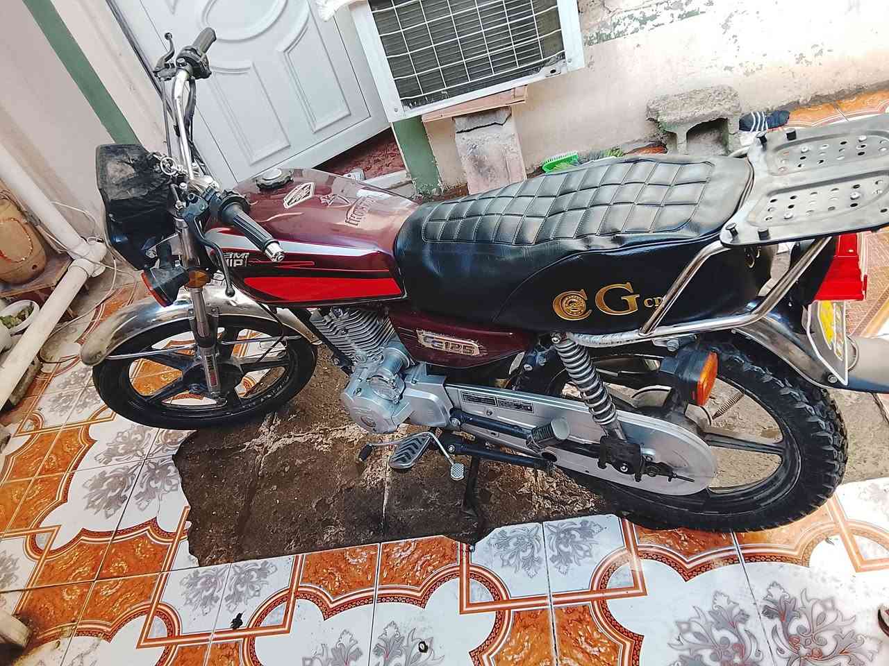 دراجه موديل 2022 خمسه كير سعر 350 وبيها مجال قليل 
***********
