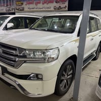 عندي لاندكروز 2017 8 سلندر باسمي ماشية 95 الف وكالة فطيم جلد بصمة فتحة...