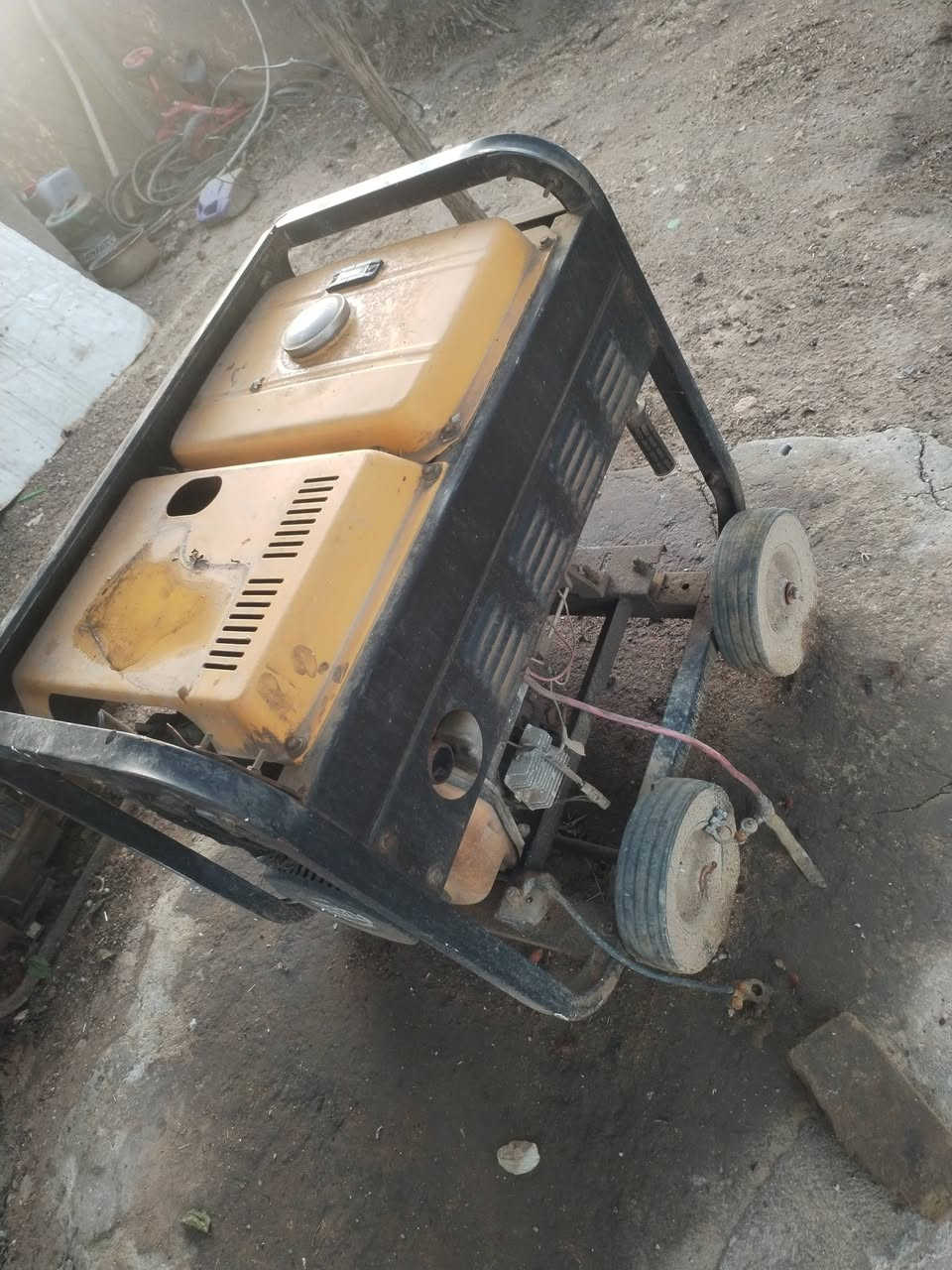 للبيع مولده كاتم مفتوح كاز 25 انبير شغاله عوزه كرت وفحمه محرك مكفول مكاني نجف ناحية الحريه السعر 300 وبي مجال للشراي ***********
