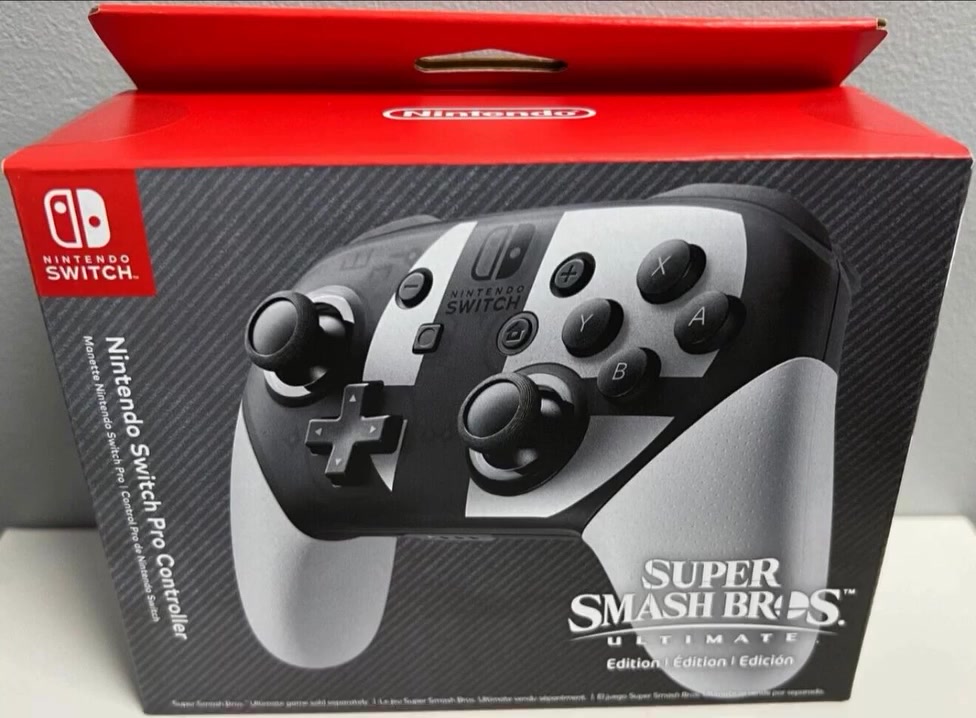 جويستك نينتندو سوبر سماش بروس ألتيميت إيديشن برو - سويتش الاصليه Nintendo Switch Pro

يمكنك استخدام وحدة تحكم Nintendo Switch Pro مع جهاز الكمبيوتر. يتوافق
جهاز التحكم مع أنظمة تشغيل Windows ويمكن توصيله
التحكم بالحركة (Motion Controls): تتضمن وحدة التحكم إمكانات التحكم بالحركة. 
اهتزاز عالي الدقة (HD Rumble): توفر ردود فعل لمسية دقيقة وغامرة أثناء اللعب. 
وظيفة amiibo مدمجة: تتيح لك مسح شخصيات amiibo ضوئيًا لفتح محتوى إضافي داخل الألعاب المتوافقة عبر تقنية NFC. 
عمر بطارية طويل: تتمتع ببطارية داخلية ضخمة توفر ما يقرب من 40 ساعة من اللعب بشحنة كاملة واحدة. 
الشحن: يتم شحنها باستخدام كابل USB-C المرفق. 
التصميم: تتميز بتصميم مريح ومقبض صلب ومريح لجلسات اللعب الطويلة. 
الأزرار: تحتوي على أزرار وجه أكبر (A، B، X، Y) ولوحة اتجاهات حقيقية (D-Pad). 

وحدة تحكم نينتندو سويتش برو (إصدار سوبر سماش بروس ألتميت). تتميز وحدة التحكم اللاسلكية هذه بمواصفات وميزات تجعلها خيارًا شائعًا بين اللاعبين.

  السعر مفاجئه 75الف توصيل مجاني لكافه انحاء العراق


**إذا كنت صاحب هذا الإعلان وتريد حذفه لأي سبب، رجاءا أرسل رسالة إلى الدعم الفني**