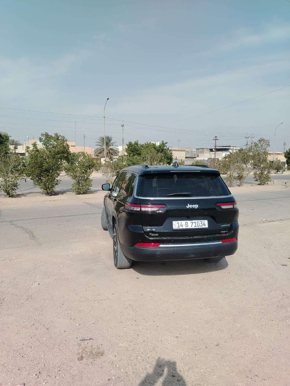 السلام عليكم جيب كراند شاروكي لمتتد 7 راكب مديل 2024 مرقم شهدا حادث جاملغ فقط بدون دواخل بدون ارباك سعر 325 بيها مجال الانتصال على رقم ***********
