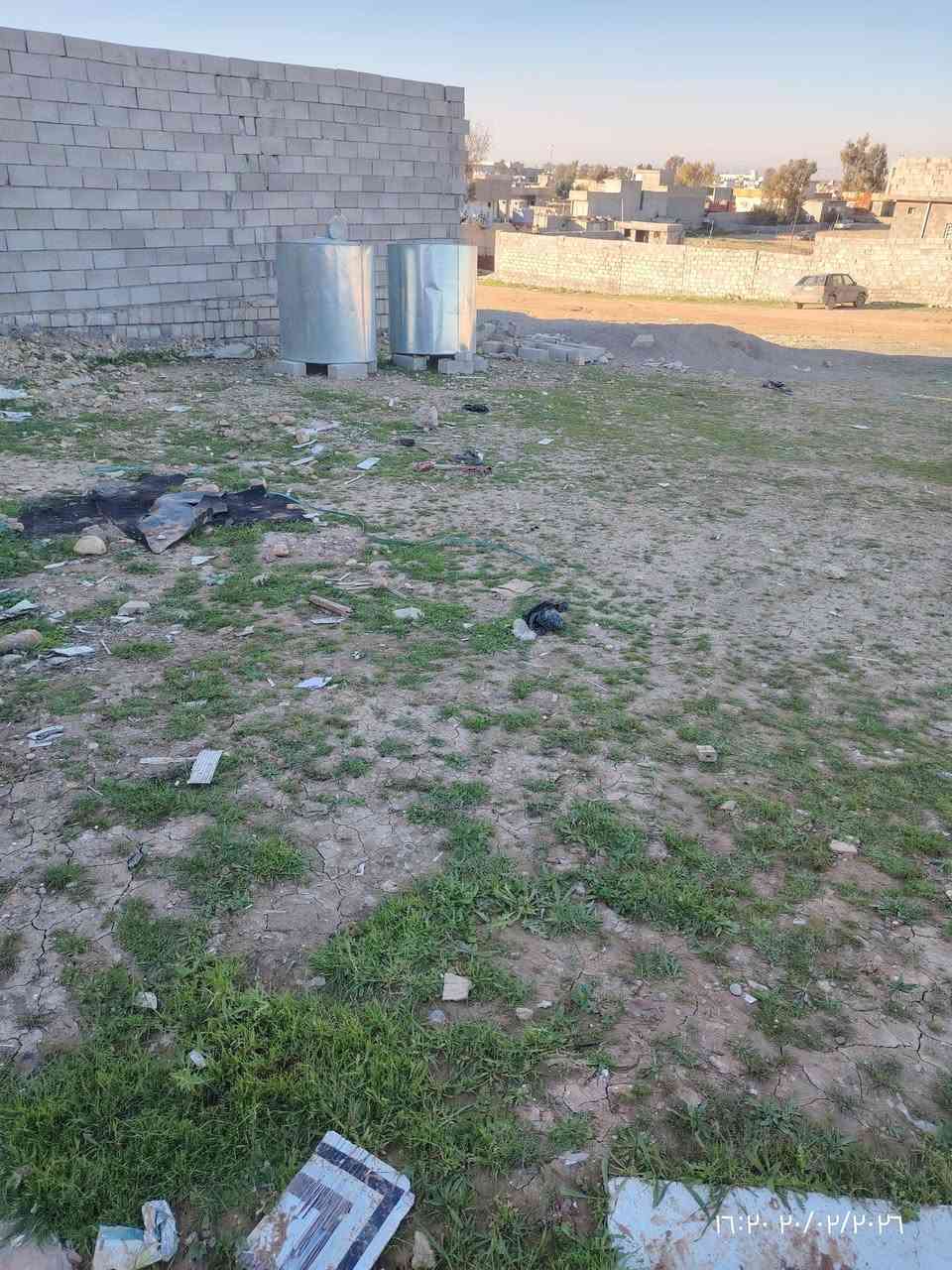 ارض للبيع
القوسيات/ الملايين الثالثه
قرب الجسرالسادس يبعد عنه 200 /متر
المساحه /175/مربع 
العرض 12/ونص النزال 14 /
مقاطعه 35 / رشيديه
السعر15 / وبيها مجال للطيبين
رقم الموبايل ***********
