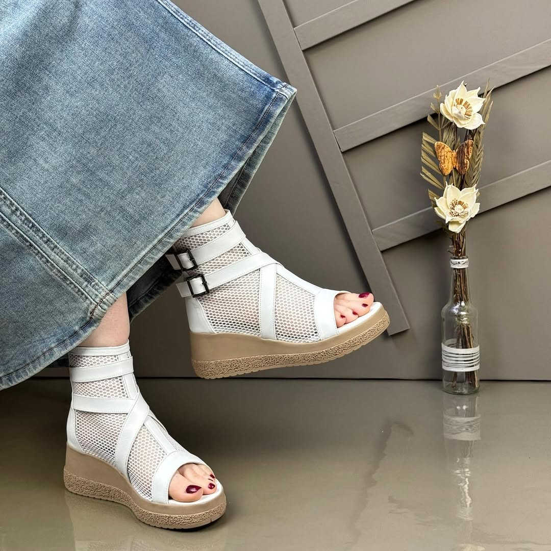 تخفيض هائل (فلوريتان طبي خفيف)
size:37.38.39.40
عرض خاص لمدة يوم واحد 
سعر القطعه ١٠ آلاف فقط
للحجز السريع ***********
