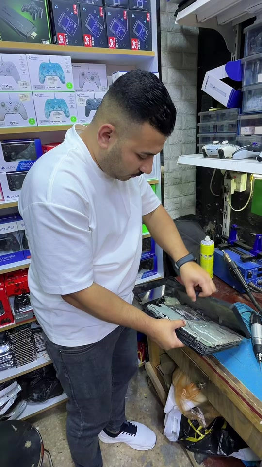 ✅ تنضيف احترافي لأجهزة البلاي ستيشن ✅ تبديل معجون حراري أصلي ومعالجة الحرارة والصوت ✅ صيانة جميع أجهزة PlayStation ✅ صيانة وتصليح الجوستكات والدرفت والأزرار ✅ فحص كامل للجهاز قبل وبعد الصيانة ✅ شغل مرتب وبأسعار مناسبة 🎯 راحتك وثقتك أهم شي عدنه 📍 بغداد - البياع - شارع عشرين - مقابل دائرة الكهرباء - مركز دبي 📞 *********** 📲 باقي العروض والأسعار تلكوها بالتلكرام 🔗 الرابط بالبايو 👆
