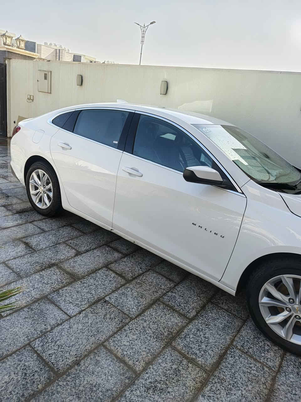 سلام عليكم ماليبو مديل ٢٣ رقم بصره معوقين مكفوله من التبديل والصبغ بيه حالوب وطرف البنيد بارد جاهزه السياره فول ماعده التنته السعر ١٢٠ الستفسار ***********
