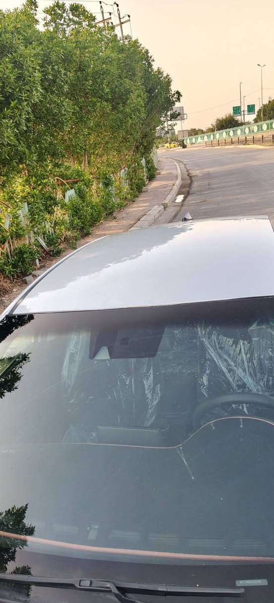 كي فورتي 19 حادثه بيه بس بنيد مبدل جاملغ بيه بارد قليل وصندوك بيه بارد قليل جداً سيارة نضيف جداً سيارة ماشيه 54 معوقين 7 اشهر وصير حره 
تبريد تدفئه كل شغال كيره AT
السعر 128 وبيه مجال قليل 
واذا اكو مراوس وبامه او جارجر معه الفرق عادي 
بس كون سيارة نضيف 
رقمي ***********
