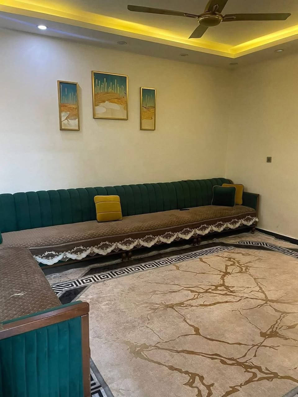 📣دار مميز  للبيع🧿
📍الموقع -حي البنوك -محله 319
🚦 شارع 15. مع رصيف 4 م (قرب شارع الكنيسه )

📐المساحه الكليه 105 متر ( جاهز للسكن )

➡️الواجهه.           5 متر

↔️النزال.             21 متر

يحتوي

ط الارضي 
 طرمه + مدخلين+ صاله ضيوف+ منور+حولي
صاله عائله + خدمات صحيه+ غرفة نوم سويت
ط1 :-  غرفتين نوم مع خدمات صحيه

💥السالم للعقار 💥حي البنوك شارع الكنيسه
📞للاستفسار:
***********
