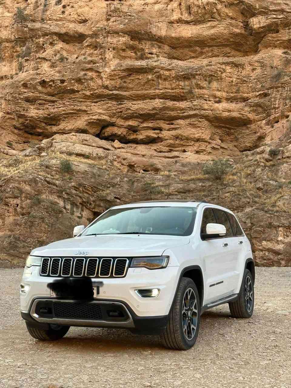 جێب گڕاند شیڕوكی (2019)لیمیتید خەلیجی شەریكە هاڕلم
چامڵغ و ڕوبعێك بۆنیت بۆیاغە 
مواسەفات دەبڵ ئەكسڵ 4*4 V6
كوشین جلد و ناو زەرد 
كوشین خەزن
كوشین هیتەر و سارد سوكان هیتەر 
ڕاداری پێش و پشت و ئاوێنەكان
ئاوێنە كارەبا و هیتەر 
كامیرەی دواوە
تحدید سورعە
شەغال 
خەتی جادە
تەبرید مەركەزی
لایت لێزەر و لید
گێچ ئەلیكترۆنی
سندوق شەفت 
بەسمە
مۆدی لێخوڕین 
ئیك و سپۆڕت سەحرا و بەفری 
سەیارەكە زۆر جوان و بێ كێشەیە تەنیا 155هەزار  كیلۆمەتر ڕۆیشتوە كامل سێرڤسی بۆ كراوە  نرخی 290 وەرەقە و مەجالێكی كەم تكایە ئەگەر موشتەری نی بێزارمان مەكە 
ڕەقەم تەلەفۆن واتس اپ *********** أربيل, العراق
