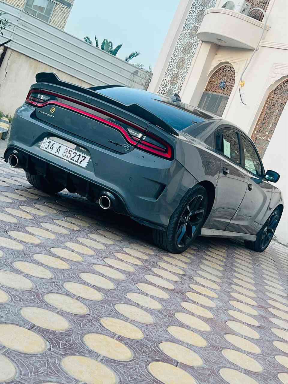 السلام عليكم
للبيع دوج جارجر RT 
موديل: 2018
اللون: سمنتي
العداد: 119,000 كم
المحرك: HEMI 5.7 V8
حالة المحرك والگيـر: غير مفتوح نهائياً 
الإضافات:
 • إضاءة LD متغيّرة الألوان
 • قمارة روز رايز
 • ويل 20 GT
 • بلك ريسنك
     •حداديه جديده
& ضرر سابق: جاملغ + باب
& بارد خفيف بالبيبان
السعر المطلوب: ١٧٨ ورقة
العنوان: البصرة – الصالحية
للاتصال: *********** البصرة, العراق
