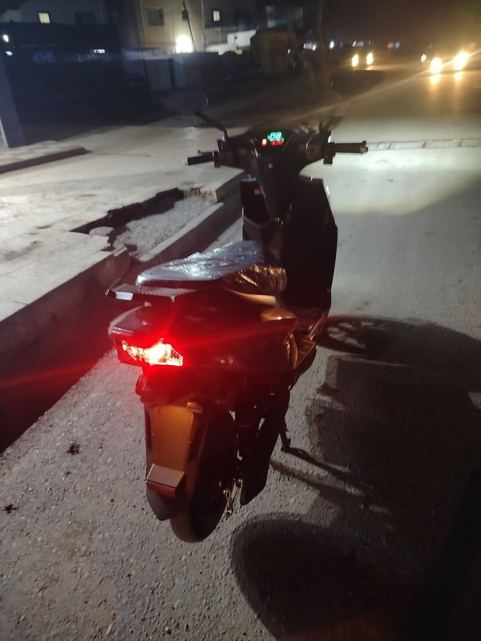 سلام عليكم
دراجه شحن للبيع

مستعمل يومين 

شرط نضافه ولفحص 

1 6 بطاريات مسطرة 40 امبير مو الدبل ولا الاصغيره الاكبر شي بل سوك 

2 تمشيك فوك ال 60 كيلو 

3- لايتات زينون عالي وناصي

4- سويجين وبصمتين

7- تتحمل وزن 180 كيلو

8-نضام R

9- مثبت سرعه 

10 - ملف 1000

11- تايات جدد شرط لفحص+ويالات رياضي

12- بريكات شرط بل مكان هبدوليك دهن

13  مثبت سرعه

دراجة هواي بيها موصفات 

السعر 650وبيها مجال

وتساب ‭٠٧٨٨ ٩٤٥ ١٣٩٤‬
