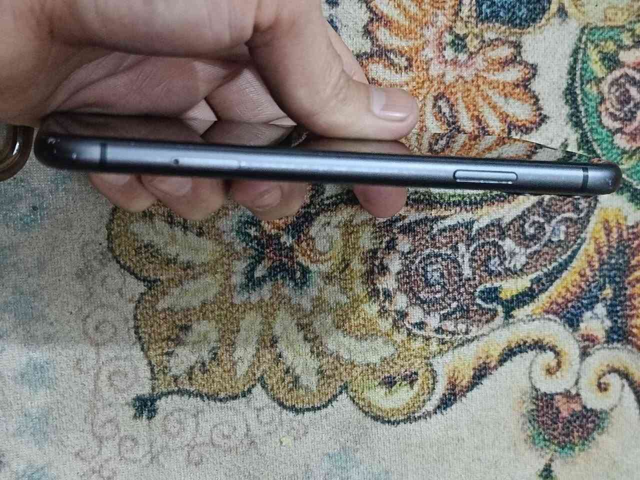 السلام عليكم جهاز ايفون 11 عادي للبيع نضيف مبدل شاشه و بطارية ذاكرة 128 السعر 200 وبي مجال العنوان بغداد الرشاد الرقم *********** هاذ الرقم واتساب فقط
