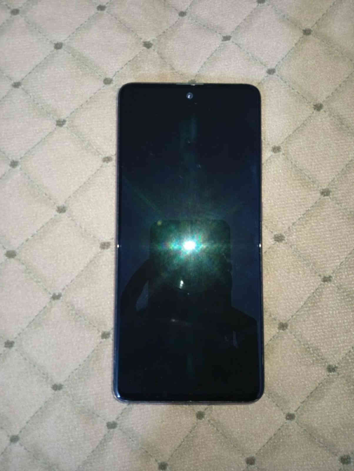 سامسونك كلكسي A51 
الجهاز نضيف كلش ما داخل تصليح 
ويا كارتونه وكفره مال شركه 
ذاكرته 128 العشوائيه 6
السعر 110وبي مجال كلش قيل حك الجيه 
مكاني بغداد البياع حي التراث 
رقمي ***********
