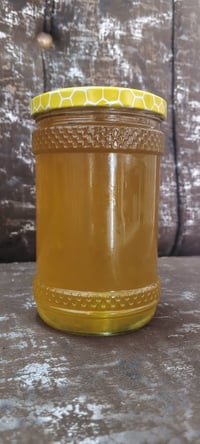 يوجد عسل طبيعي 100/100سعر 25الف للكيلو تواصل تصل على الرقم 07749385881...