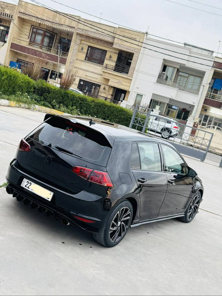 فولكسواكن كولف 2017 
محرك 1.8 توربو 
مواصفات TSI 
مشدود عليها كت كامل دوسات ولحية وجنح و دفيوزر TCR 
لايت GTI 
ويلكب رياضي 
شاشة محدثة مال GTI
ماشية 60 الف 
رقم سنوية جديد 
ضرر بنيد وجاملغ وهنا صاير بيها شوية بلباب شوية بلخاملغ الخلفي
بدون دواخل  
كير محرك كلة بشرط ممفتوح
*********** أربيل, العراق
