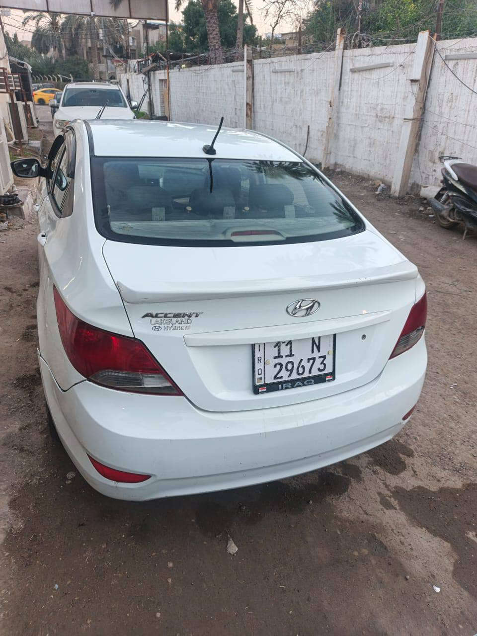 السلام عليكم سياره اكسنت 2013 وارد امريكي ماكينه 1600 جي دي اي الحادث باب السائق جاملغ بدون دواخل السعر   87بيهه مجال مكان كاظميه***********
