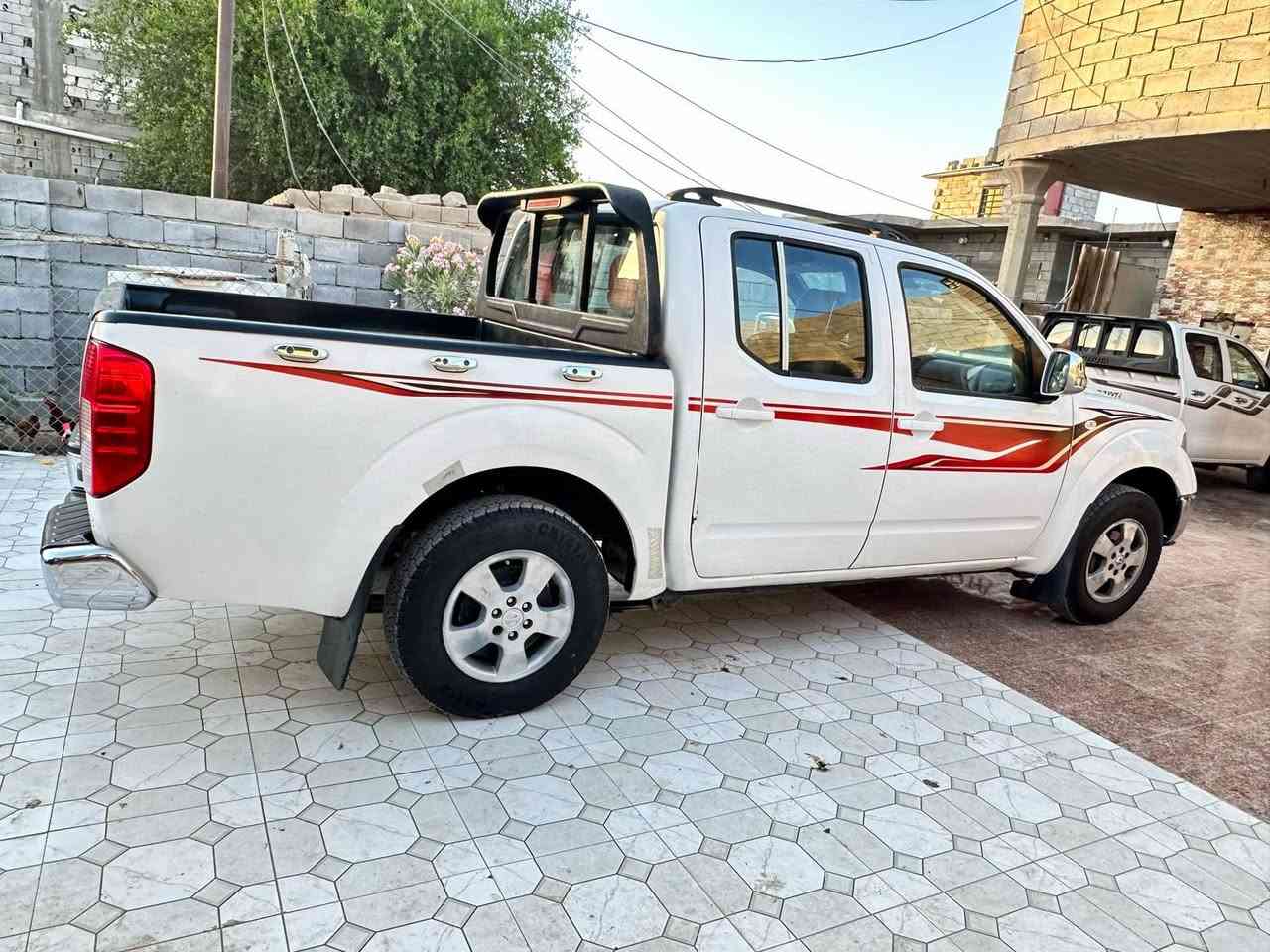 السلام عليكم 
نيفارا ٢٠١٤ كير عادي 
مكفولة من الظربة والصبغ 
بيها بارد قليل 
رقم انكليزي وهزة جديدة جاهزة للتحويل 
رقم ميسان مشروع وطني 
تحويلها بالبصرة
السيارة جاهزة بدون نقص 
مكانها قضاء المدينة
السعر ١٠٧  
***********
