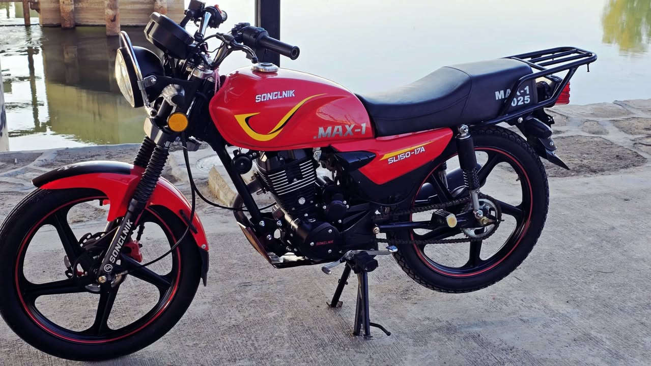 السلام عليكم دراجه سونك ماكس سلف 5 كير صارلهه شهرين طالعه من المعرض الدراجه نضيفه كلش الف مذب عليهه السعر ب825 وبيهه مجال قليل
العنوان بابل سده الهنديه الشراي يتصل
***********
