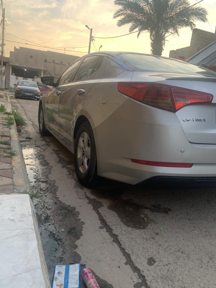 السلام عليكم كيه اوبتيما للبيع موديل ٢٠١٣
وارد كوري مكينه ٢٠٠دوش مكينه كير حداديه
امامي خلفي خير من الله تبريد قطعتين رقم 
واسط انكليزي تحول مباشر السياره كفاله عامه 
من كلشي مكان واسط المركز لاستفسار 
***********   او ع الخاص
