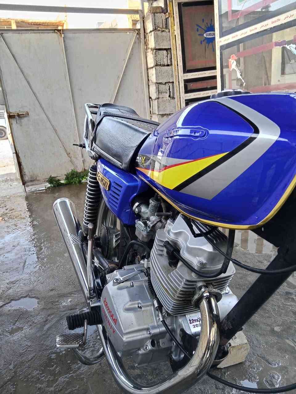 ب450 وبيه مجال 
السلام عليكم دراجة ايراني موديل 24 كير ومكينه خير من الله مبدل بيه فقط ولفات الباقي كله مكفول بيه نقوصات بسيطه مثل ما موضح بالصور كهربائيات يرادله باتري وتشتغل هنه والسلف وياله اصليه دبلات شغالات ستاند تعليك موجود هوه واليده مال هندر هم موجودات جوزه جديده مجرد نقوصات بسيطات دراجة نظيفة وشلعتها ومشيها حلو أوراق بيه منفيس سعر ب450 وبيه مجال حك الجيه عنواني شهداء البياع شراي اتصل على هاذ الرقم *********** وبيك خير وتدلل متواجد خاص
