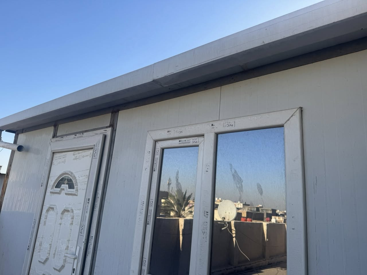 سلام عليكم غرفه سندويش نضيفه كلش قبل سنتين سويتها اريد ابيعها الشراي يتصل ومكاني حي الاعلام ***********
