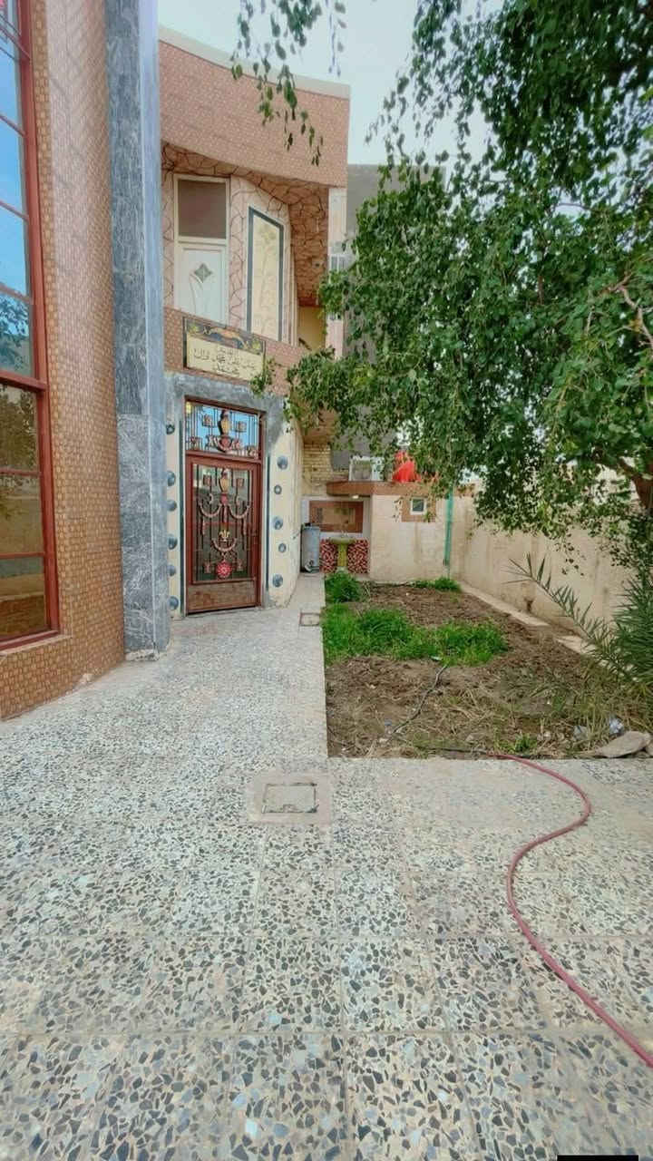 ♕بسم الله الرحمن الرحيم اللهم صلِّ على محمد وآل محمد ♕

🏠  : منزل للبيع 

🌐  :  الموقع حي الحكم  

🍦  :  خلف مرطبات فستقه 

📐  :  المساحة  280  متر  ركن 

🏠  :  منزل طابقين  

//////////    تفاصيل اكثر      ///////////
ـــــــــــــــــــــــــــــــــــــــــــــــــــــــــــــــــــــــــــــــــــــــ
الطابق الاول 

غرف نوم عدد 2  +  صاله  +  مطبخ حار وبارد  +  براني  +

طارمه  +  حمامات داخليه وخارجيه 
ـــــــــــــــــــــــــــــــــــــــــ
الطابق الثاني 

غرفة نوم كبير   +  صاله  +  حمامات  
ـــــــــــــــــــــــــــــــــــــــــــــــــــــــــــــــــــــــــــــــــــ

💵  :  سعر جداً مناسب  

📲  :  الاستفسار اكثر الاتصال على الرقم  

📞  :  ‏‪0788 251 8491‬‏   واتساب 

✨  لــن تـکون وحـيداً ابـداً مع  الــ مهيمن  للعـقار   ✨

#المعرفة_السعر_علق_بكلمة_المهيمن
