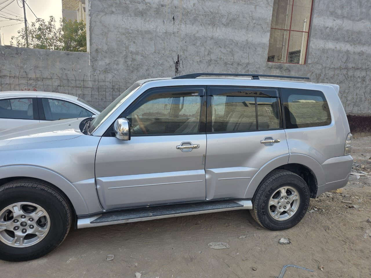 تحيه طيبه اخوان بيع مستعجل
باجيرو 2007 محدث سياره رقم بغداد بسمي 
بيه جاملغات خلفيه وبيبان الورا ملاوان فقط بدون اي دواخل والقماره صبغ اثر جراد ع نص القماره مو كل من جه الجنطه 

بيع فقط 

مكاني بابل 95 بيه مجال بسيط جدا مكينه 3000

***********
