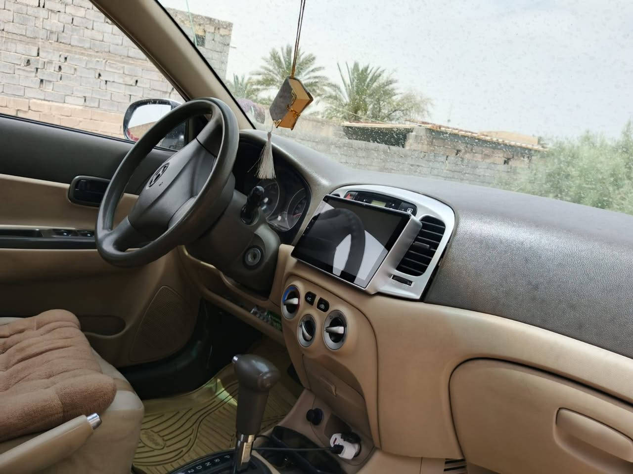 السلام عليكم اكسنت الشكل المقدس السيارة فول مواصفات وكفالة ما عدة الضربة كد شبر كدام للبيع بسعر 110  وبيها مجال اوكع الك فلوس تصليح والي اكدر علي وبخدمتكم 
والي يكول غالية الي يحصل مثلها وبنفس السعر خلي يدزها الي للتواصل على رقم ***********
