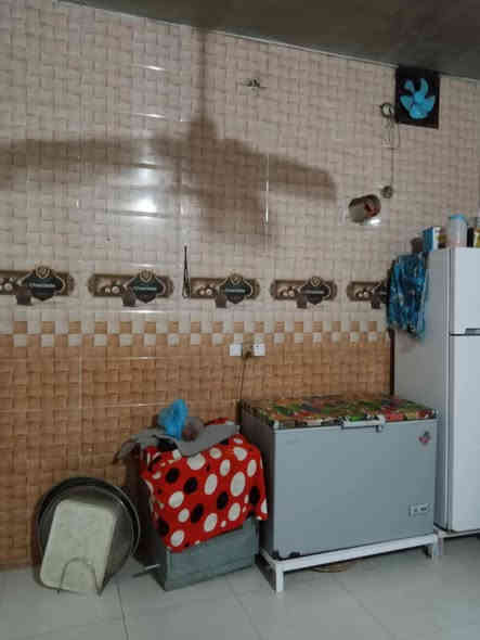 سلام عليكم بيت البيع منطقة دوره الباوي مقابل بنزين خانة الغيث داخل فرع البيت مساحة 200متر بيت جديد كامل المواصفات بي قرفتين وصاله ومطبخ واستقبال قرفه وقوفه مع حديقه بي زارة متر وعشرين كل البيت سقوف ثانوي رضية بورسلين ماء موجود كربهاء موجود خط مولد موجود شارع تبليط سعر 50مليون بيع مجال هده رقم تلفون ***********
