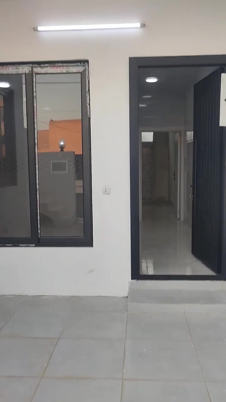 سلام عليكم بيت للبيع كلش نظيف شارع تبليط فيلق ورا جامع هوكاري 100متر بيت كله كتائب ***********
