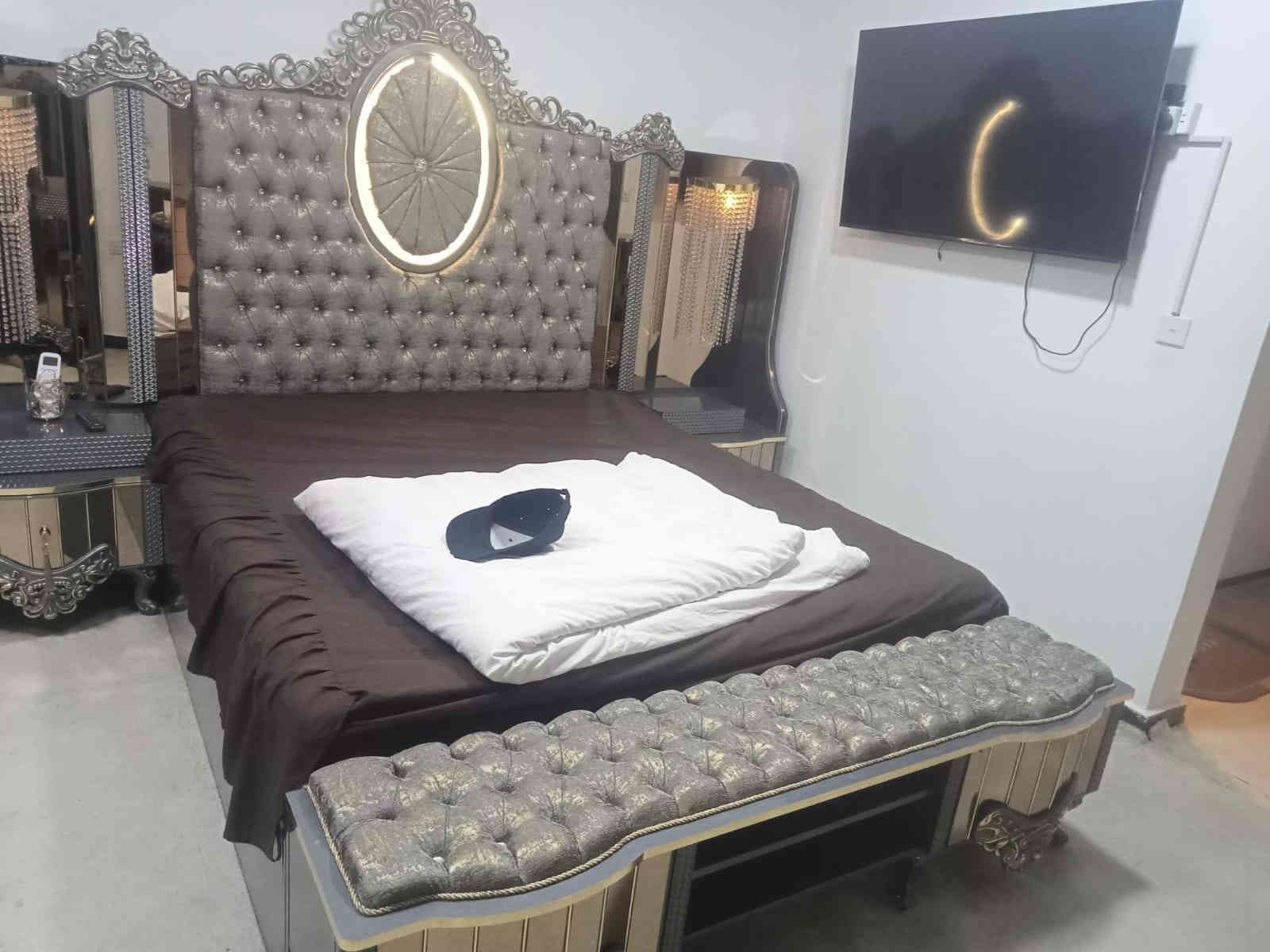 غرفه نوم  ٩  قطع 
نظيفه  جدا جدا 
#للعلم سعر  الشراء   ب    35    ورقه 
#السعر   مليونين  و  ٧٥٠  الف بي مجال 
#العنوان : بغداد - العامريه -  شقق بسكولاته 
الي يريده يتصل بالرقم 
‏‪0774 196 8336‬‏
#واتساب # واتساب # واتساب #
يرجى متابعة الصفحه ( طلب صداقه )
ليصلكم كل ماهو جديد 
نعمل لخدمتكم 
علي البابلي
