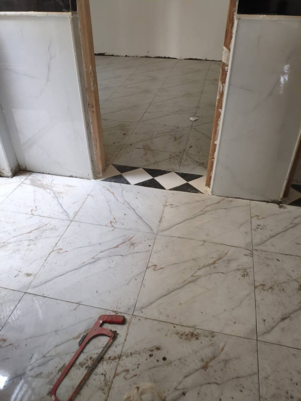 سلام عليكم خلفه سيراميك متفرغ شغل يراني درجه أوله رقم واتساب وتصال ***********
ممتواجد فيس
