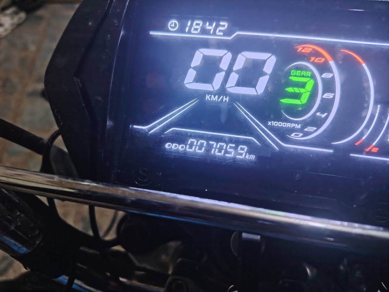 السلام عليكم ورحمة الله دراجه سونك ايراني سكنر دراجه ختم واحد مديل ٢٤ ماشيه ٧الاف مكينه مكفوله ما مفتوحه دراجه حلوه مرتبه مكينه خرسه لا تنقيص ولا تبخير نقص فقط جاملغ امامي نكسر عندي السعر ٦٠٠ وبيهه مجال وترهم مروس حسب القناعه مكاني بغداد الحسينية مال رشديه رقم الهاتف *********** مكاني
