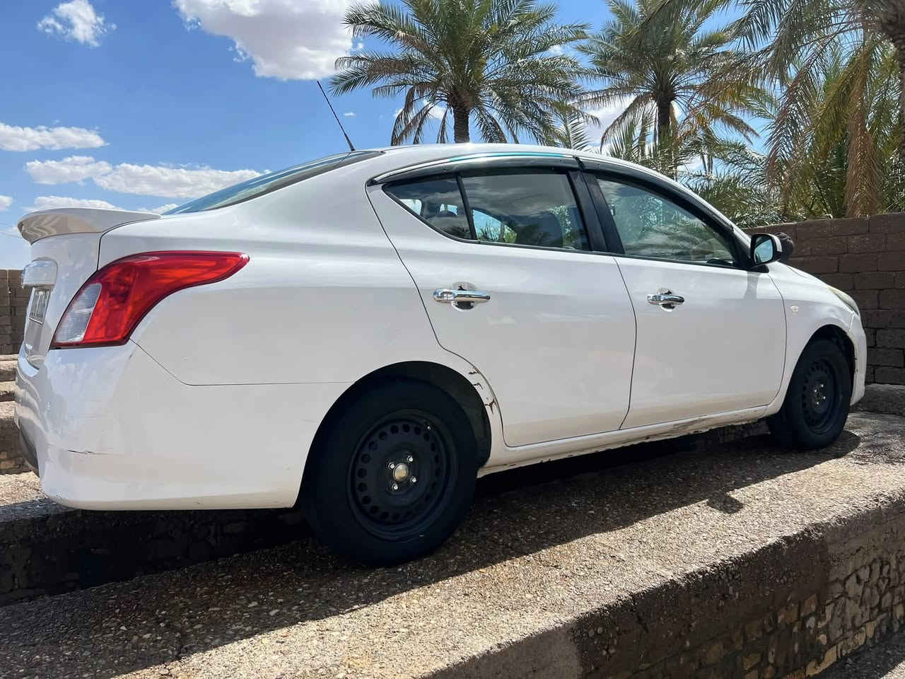 السلام عليكم
نيسان هندي للبيع 
موديل 21 
ماشيه 150 
رقم اربيل 
بيها ملاحضات بسيطه
دون صبغ 
السعر 103 بيها مجال 

للأستفسار الاتصال على الرقم 
***********

