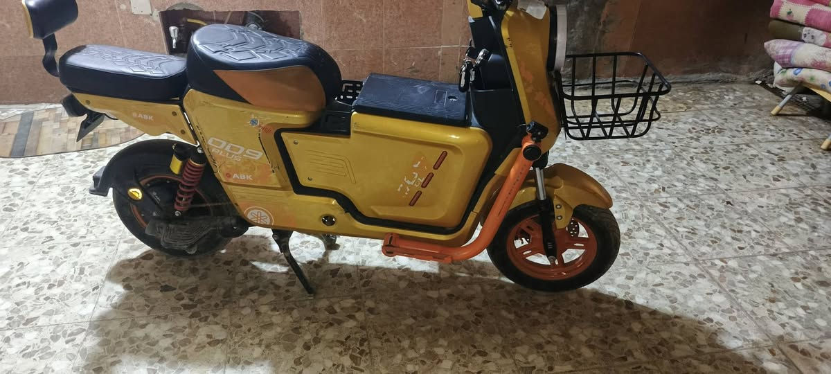 السلام عليكم دراجه للبيع اكس 900 وبيها نظام البنك ولايه ال ناصر وبيها زلغات قليله شاحنه شاحنه ومرايات وبايدرات وبطاريات جدد ودراجه ما بيها شيء نظيفه كل شيء شغل بيها كهربائيات كلها السرعه اربعه والمشي بالعداد 1006 وسعر الدراجه 550 وبيها مجال ويتفضل على هذا الرقم***********
