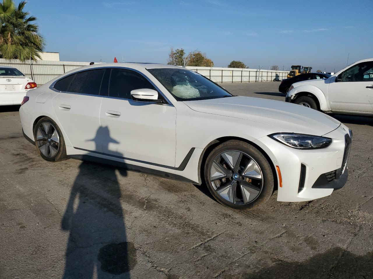 السلام عليكم عندي bmw 2024-i4
سعر السيارة 245
السيارة في دبي يتوفر نقل عمان او اربيل 
اخت الكلين بدون قطرة صبغ 
***********
عندي بعد سيارات غير شي اذا تحب حاضر
