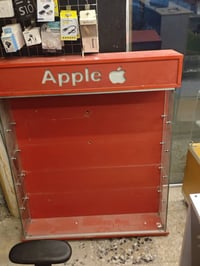 فاترينه تعليك والثانيه جامتها بيها كسر صغير السعر ثنيناتهن  ب75 المكان...