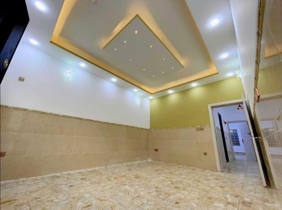 مشتمل طابق ارضي للايجار ⭐️
بمساحة 150 م 

يحتوي
استقبال - مطبخ - هول - غرفتين نوم - صحيات

الموقع : حي الواسطي شارع مول زياد خلف عقارات 
الذهب ومكتب المحامي مصطفى قاسم البيك 📍

ثمن الايجار : 350 الف 

••••••••••••••••••••

نستقبل كافة عروضاتكم وطلباتكم 🏡 
لبيع - وشراء - وتأجير العـقـارات 

ملاحظة نتعامل بالعقارات الطابو صرف فقط 🔔
بأشراف قانوني 👨‍⚖️

مكتـــب الـــذهـــب للعـقار 
تأسس : 2004 

للأستعلام والاستفسار 
موقع المكتب : كركوك - حي الواسطي شارع اذاعة الرشيد مقابل قرطاسية دار الفجر 2 📍

***********
***********
