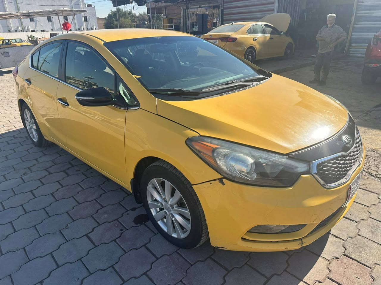 السعر 100
فورتي 2015 وارد امريكي حادثها بس خشم الجاملغ الامامي بدون دواخل خلاص شرط
محرك ٢٠٠ جي دي اي جديد مامفتوح ابلادي
صدر امامي خلفي جديد جاهزه للشغل
تبريد ثلج
مواصفات نص فول مري شفط 
مكاني حي اور قرب جامع الفردوس *********** بغداد
