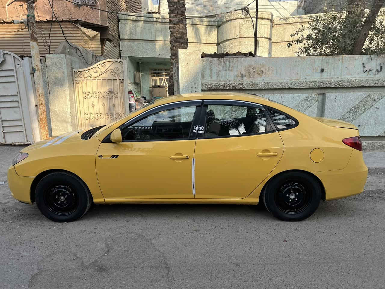 السلام عليكم للبيع النتره موديل 2010 وارد امريكي ظرر باب عكس السايق بدون دواخل بجم وحوض كبس السياره كلها ليبل واحد مكينه 2000 دوش مكينه وكير وتبريد مكفول وكير جديد مال حاويه تخم تاير جديد صدر جديد داريم شفتات زوج امامي جديد مال كصه ويل صبغ حراري دوشمه جديد السياره ماشيه 200 ومابيها ي نقص كبل للشارع ربع ماتصرف عليها السياره رقمها بغداد انكليزي بآسمي مصفره هيئة وغرامات ابيع تحويل السعر 110 
الشراي يتصل ***********
