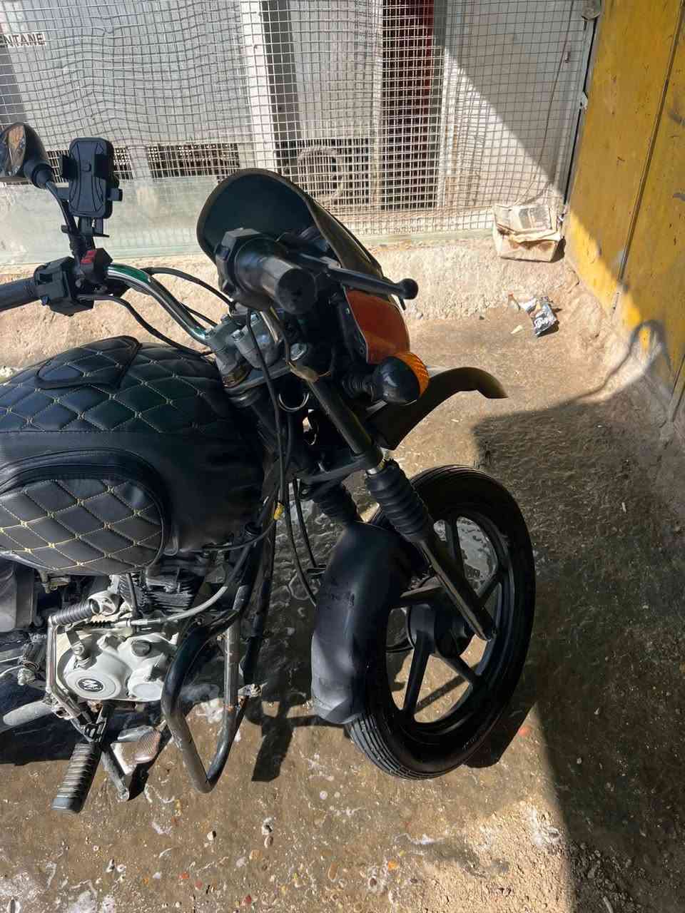 السلام عليكم دراجه بوكسر للبيع موديل ٢٢ دراجه خير من الله لا تنقيص ولا تبخير كهربائيات كلها شغاله ما بيها اي نقص الدراجه مكاني بغداد زعفرانيه رقمي *********** السعر خاص علا هاذا الرقم
