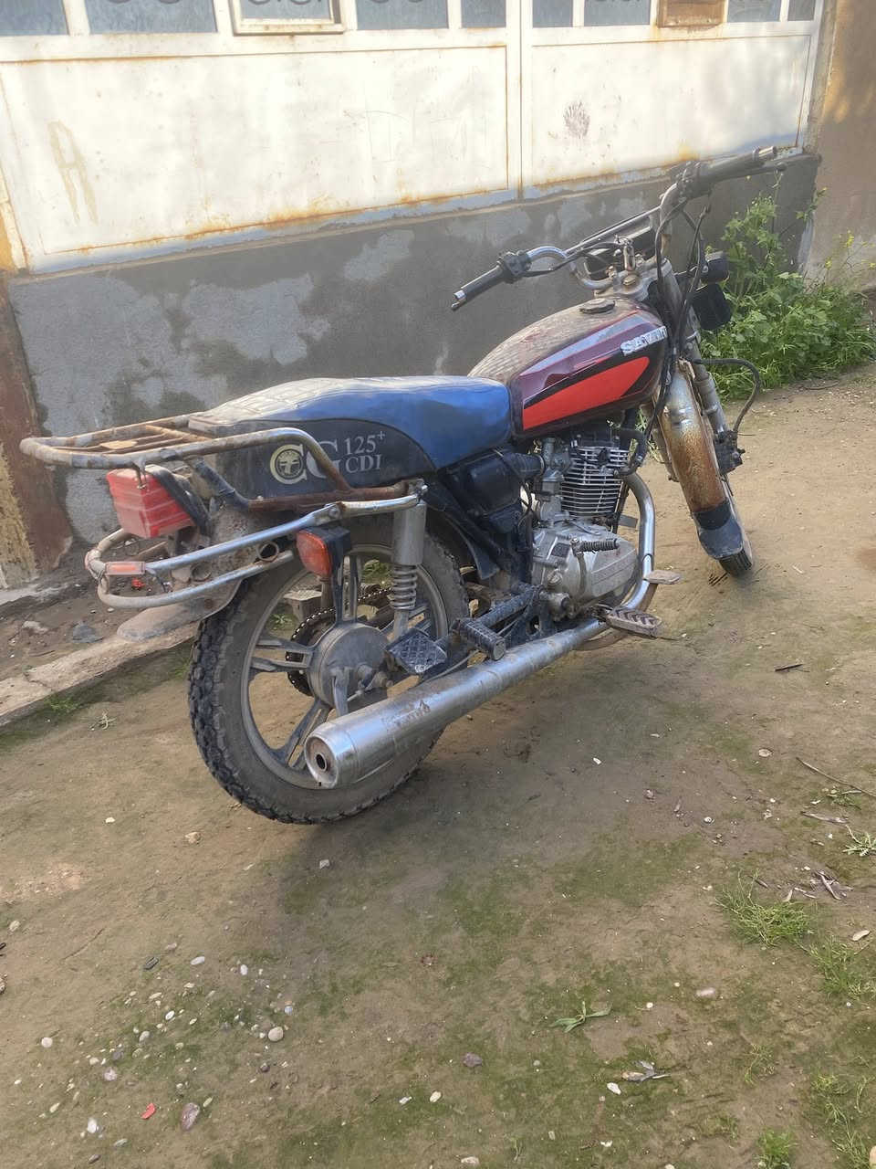 السلام عليكم مأطور سافان20 خمسه گير ما عايزو شي ول صفايح موجودات للبيع محرك مره وحده مفتوح نضافه ونشاطه فول السعر350وبي مجال الشراي يتصل ***********
