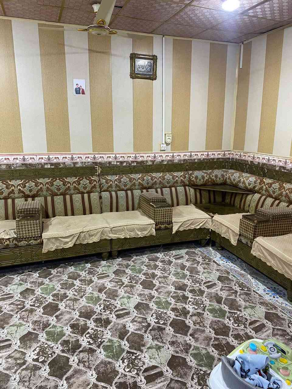 السلام عليكم
ديوان نضيف ومرتب مساحتة  12 متر
المكان البصرة گرمة علي اللطيف 
للأتصال  ***********
