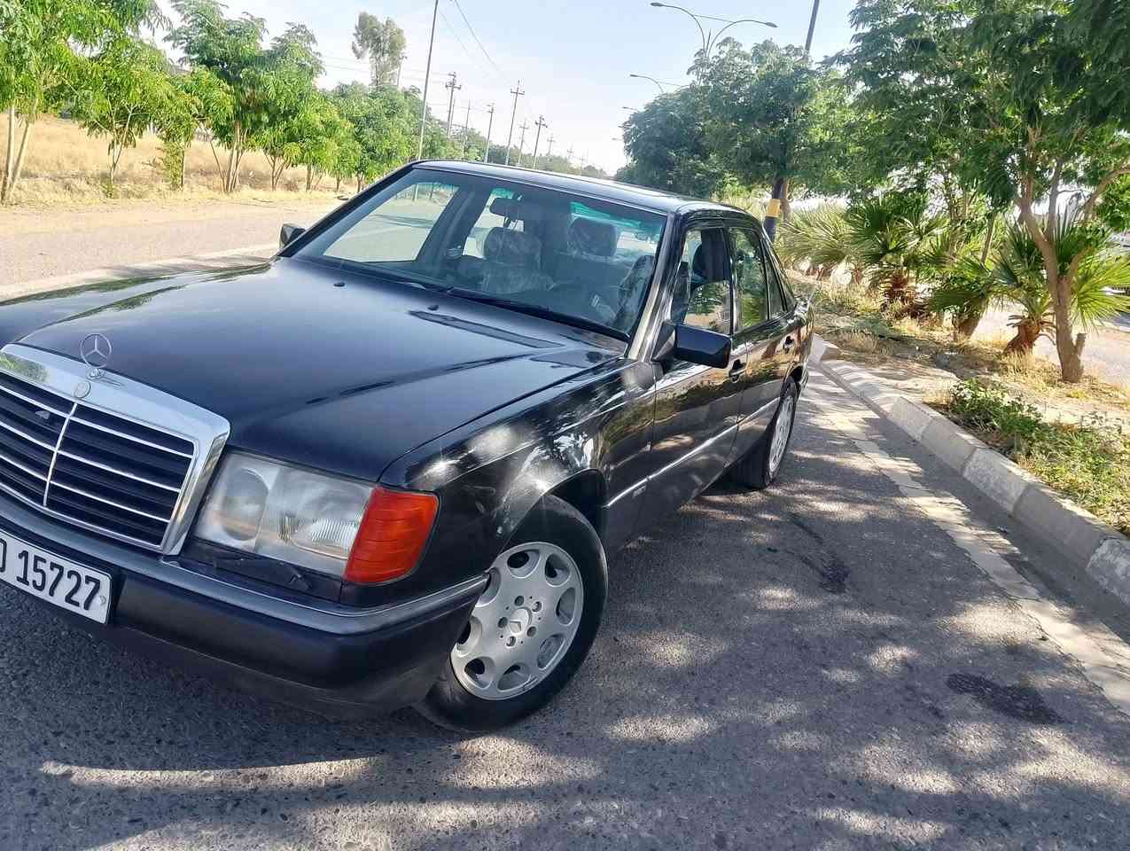 مرسيدس دب موديل90 سيارة بدون ضربة بدون خياس قواعد دبل بيلاديه محرك 300 vvt ابشرت تحويل والغرامة سنويه سته و عشرين مكان كفري سعر 70 بيه مجال رقم تليفون 0773 0350254
